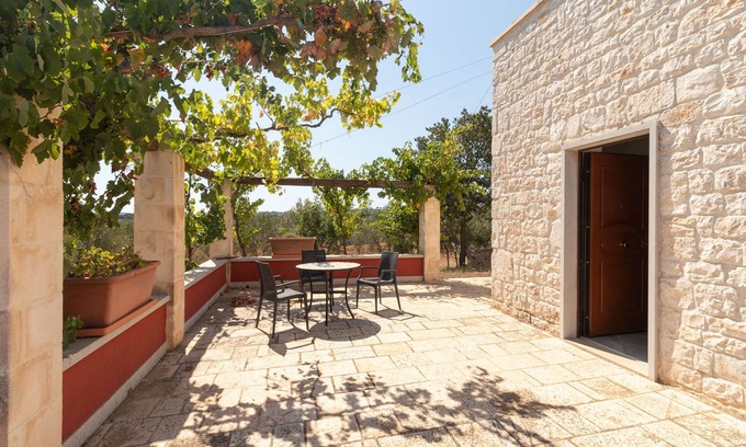 Alcanterini Apartment | Holiday Home 'Ladislao' with Private Terrace, Private Garden and Air Conditioning