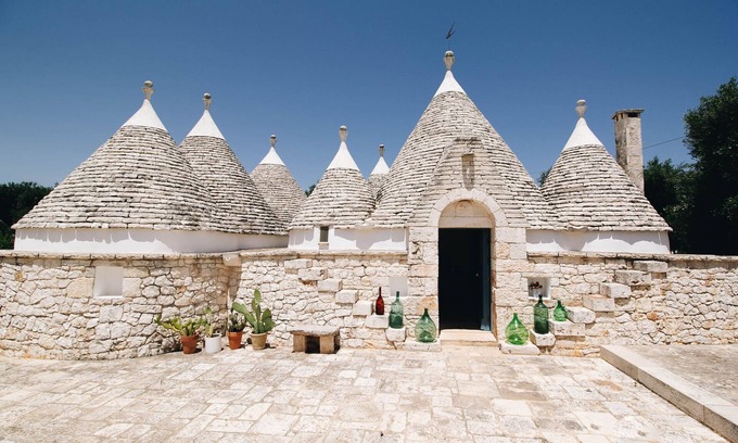 Ceglie Messapica Villa | Traditional trullo with swimming pool