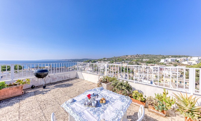 Castro Marina Apartment | Villa 'Blu La Panoramica' with Private Pool, Wi-Fi and Air Conditioning