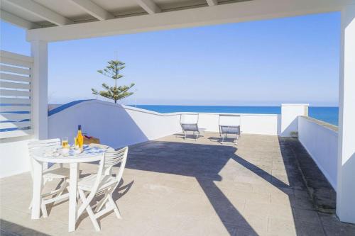 Torre Specchia Ruggeri Apartment | Villetta Meraviglia With Garden Sea View - Happy Rentals