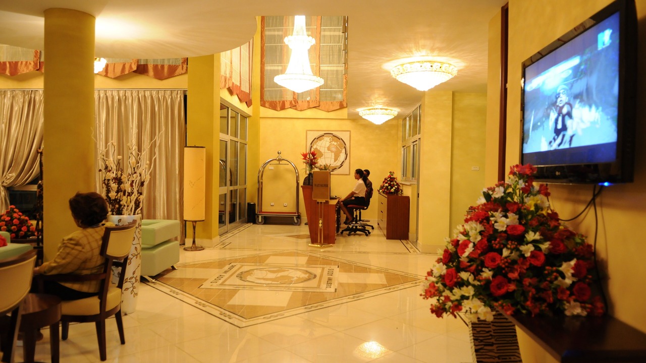 Photo of Others in Nifas Silk-Lafto