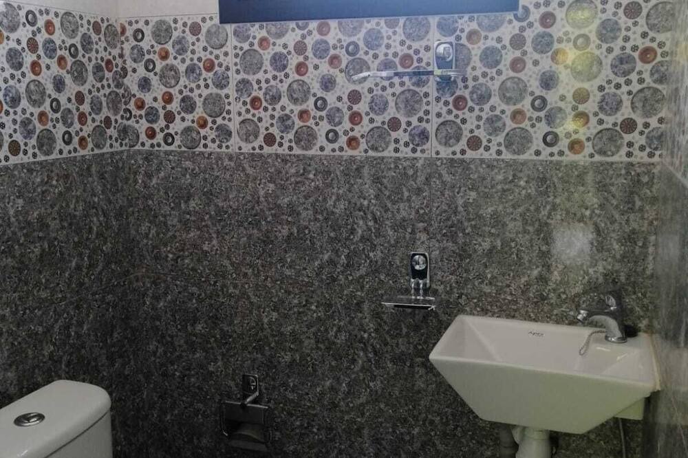 Photo of Bathroom in Mahahanga Tanana