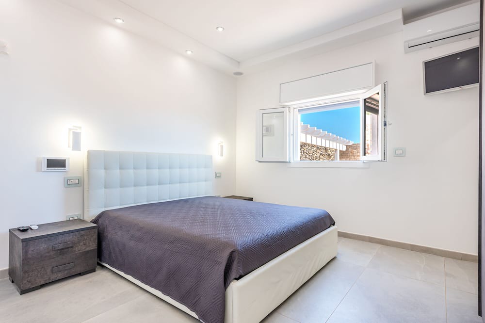 Photo of Bedroom in Marina di Felloniche