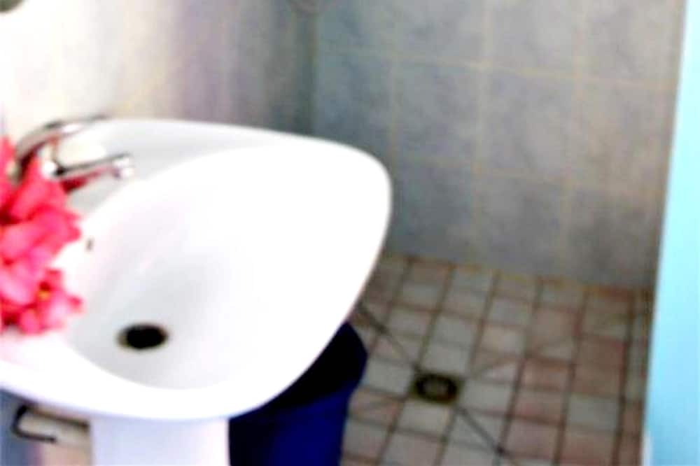 Photo of Bathroom in Foulpointe