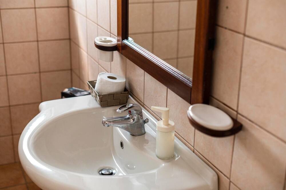 Photo of Bathroom in Vernole