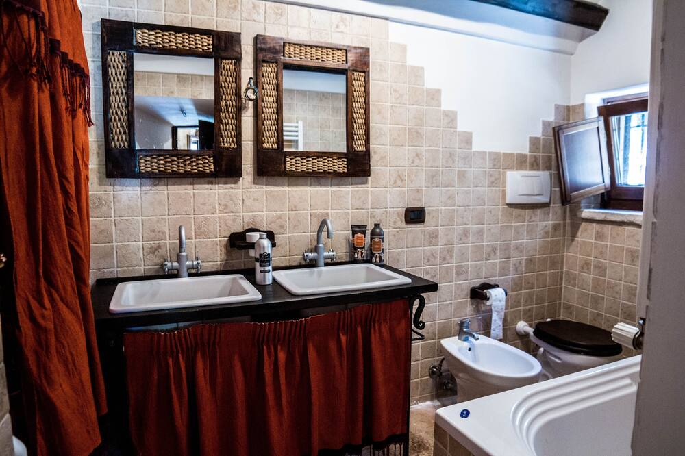 Photo of Bathroom in Cisternino