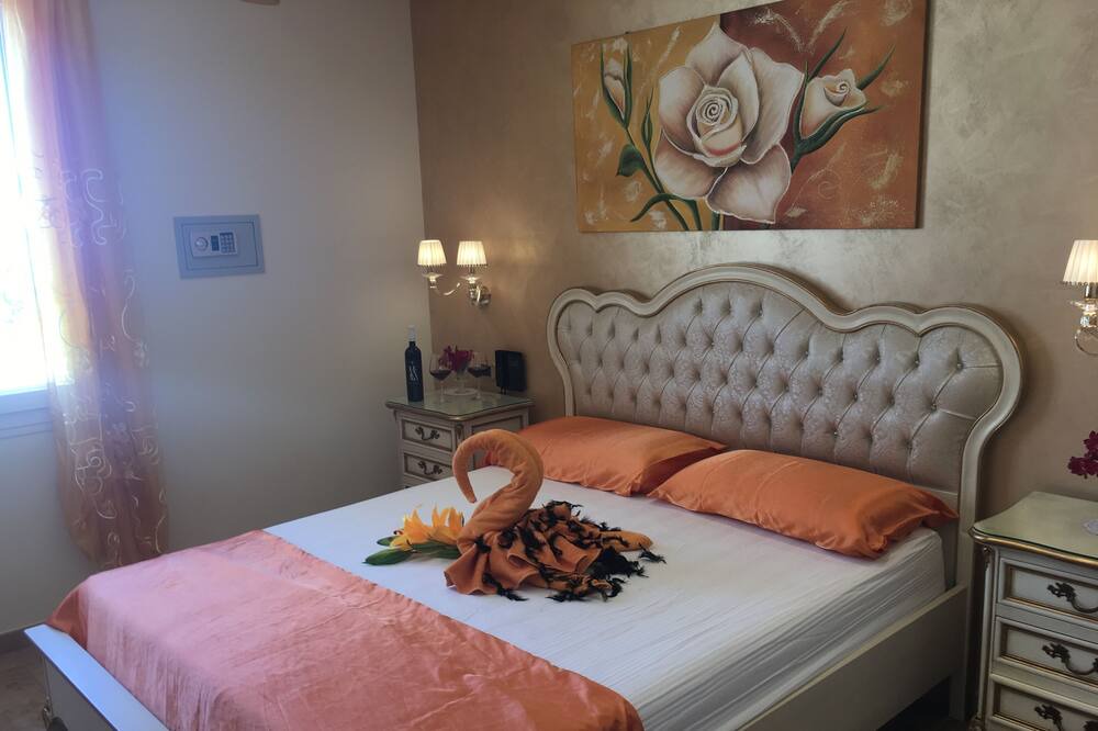 Photo of Bedroom in Marina di Felloniche