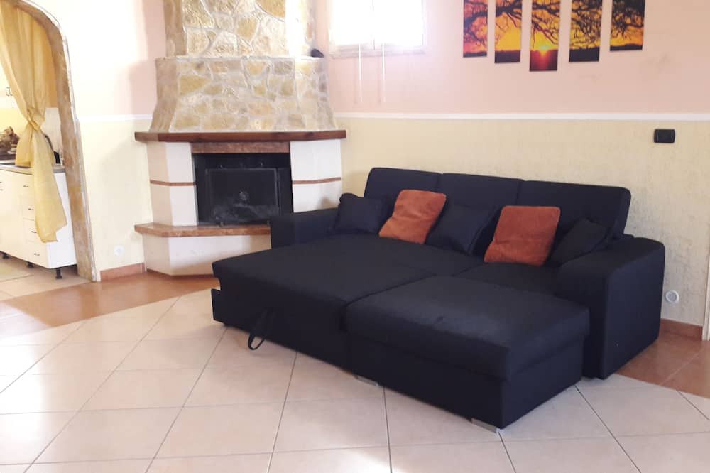 Photo of Livingroom in Copertino