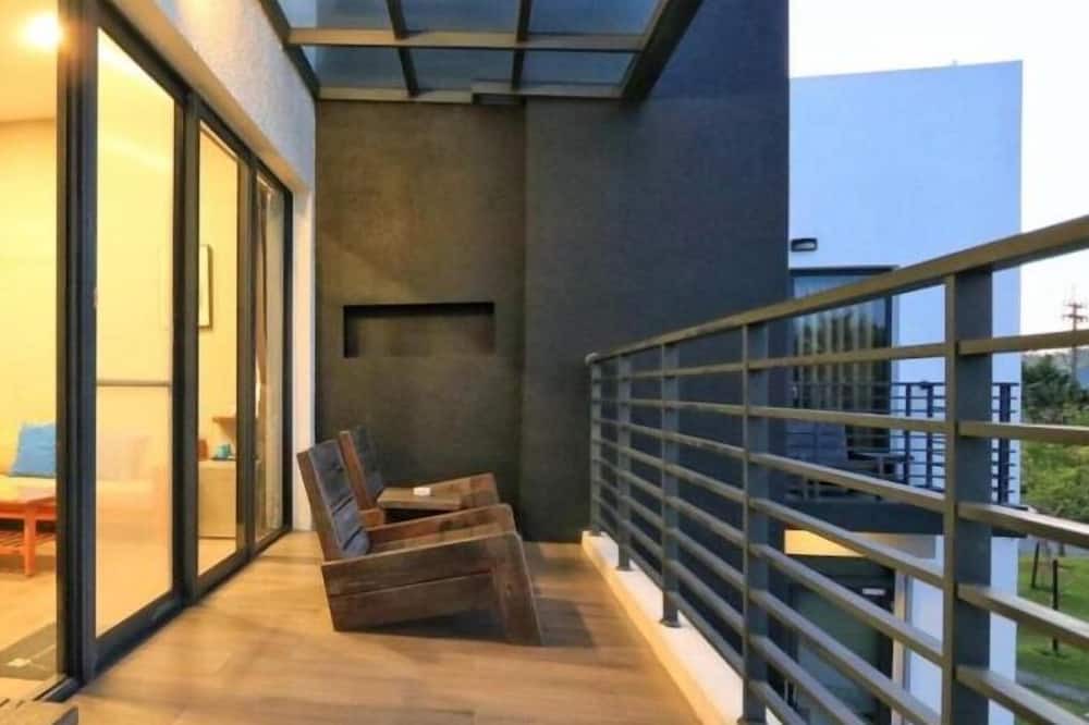 Photo of Patio Balcony in White Sand Beach