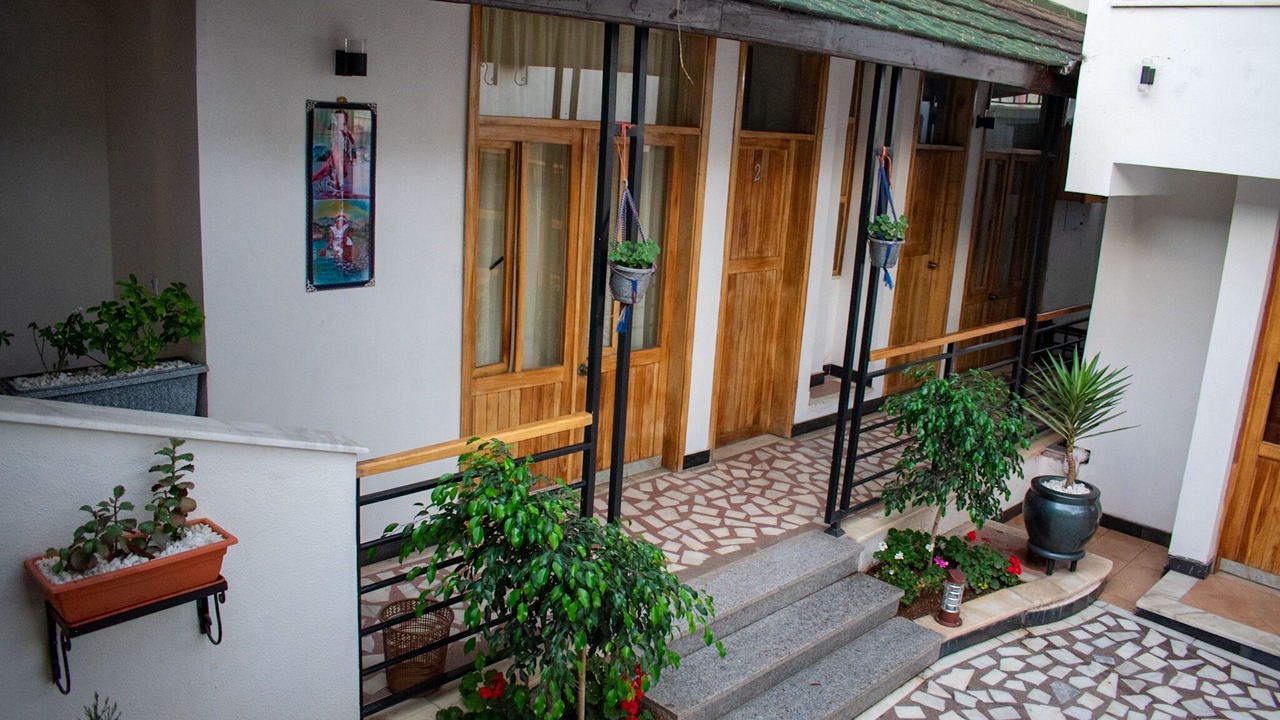 Photo of Outdoor in Nifas Silk-Lafto