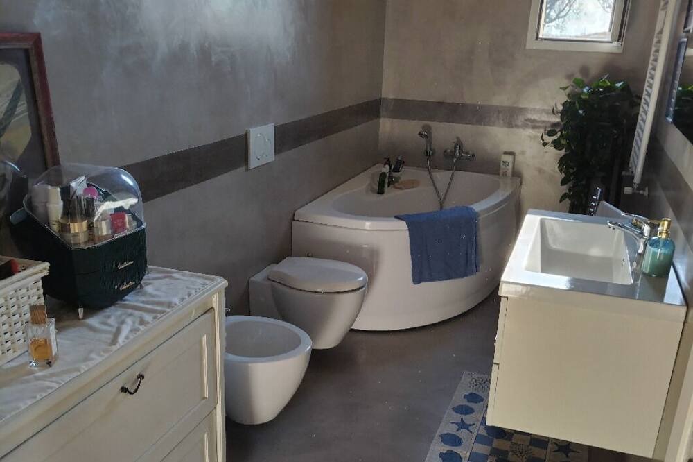 Photo of Bathroom in Torchiarolo