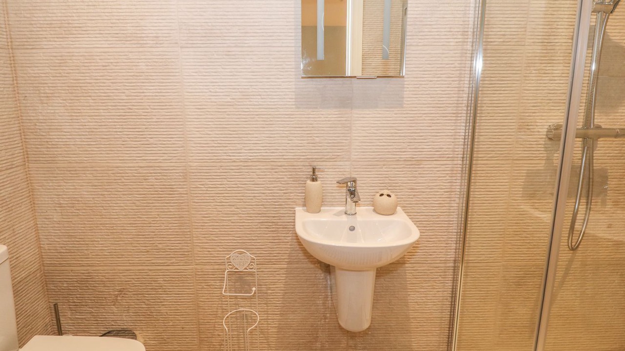 Photo of Bathroom in Dwyran