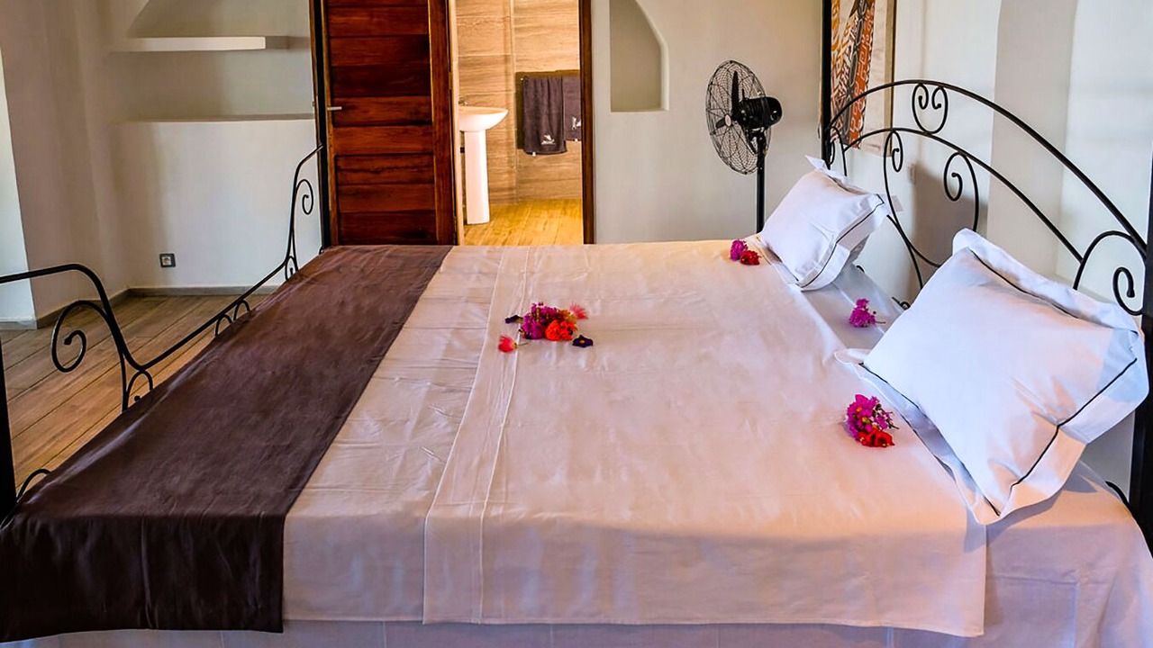 Photo of Bedroom in Hell-Ville