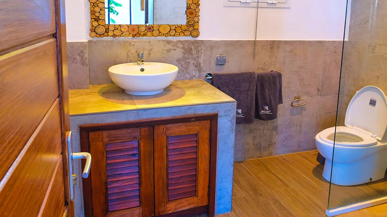 Photo of Bathroom in Hell-Ville
