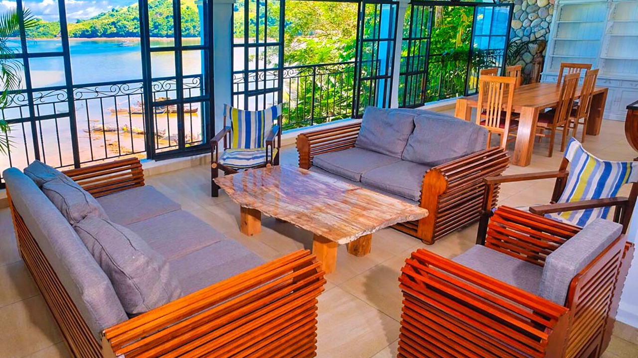 Photo of Livingroom in Hell-Ville