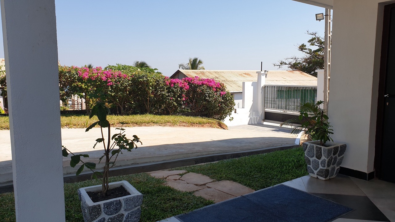 Photo of Patio Balcony in Mahahanga Tanana