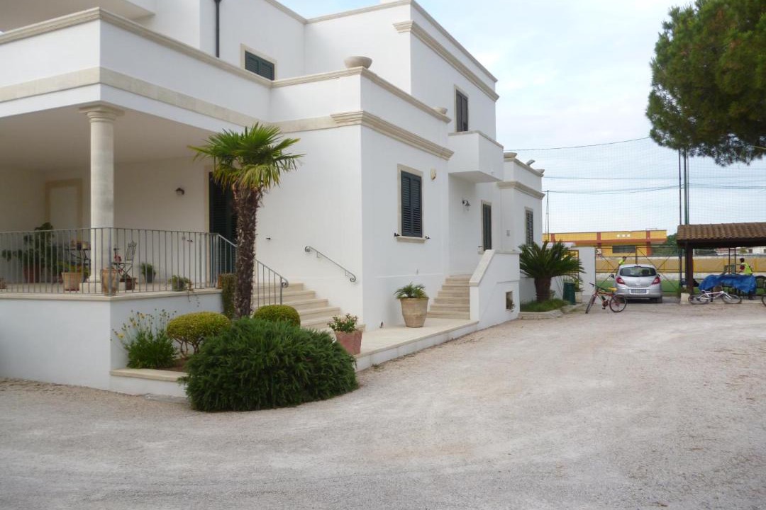 Photo of Buildings in Aradeo