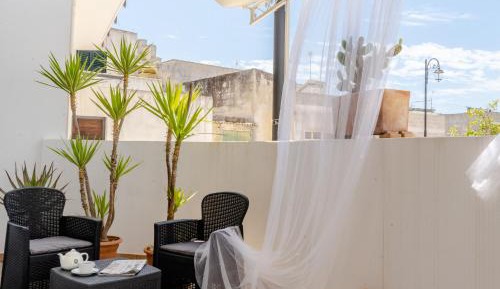Two-Bedroom Deluxe Apartment with Balcony