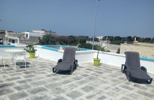 Torre Chianca Apartment | Apartment For 2 - 4 People Just 100m From the Sandy Sea