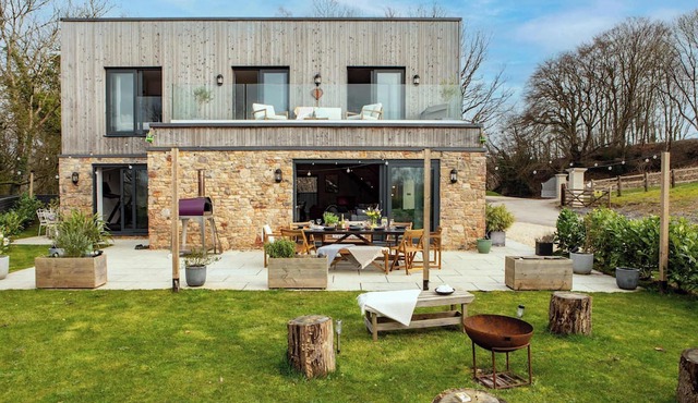 Luxury Somerset Retreat w/Hot Tub & Gym